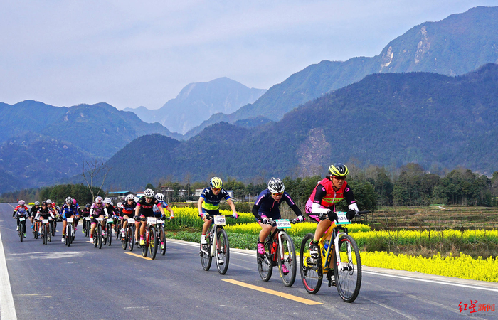 ▲往届环山环湖自行车公开赛现场