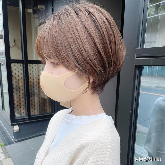 今年流行"四好"层次短发,立体蓬松很精致,适合大多数女性|短发|发型