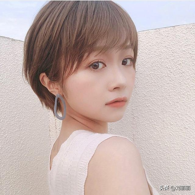 今年流行"四好"层次短发,立体蓬松很精致,适合大多数女性|短发|发型