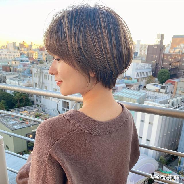 今年流行"四好"层次短发,立体蓬松很精致,适合大多数女性|短发|发型