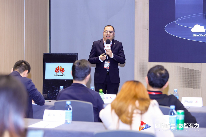 北京致远互联软件股份有限公司副总裁 张意