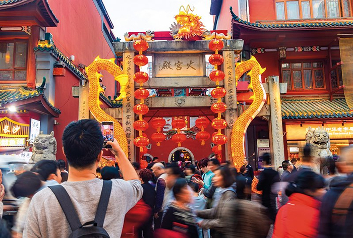 长沙五一商圈的“中华老字号”火宫殿客流如织（2023 年 2 月摄） 石亮摄