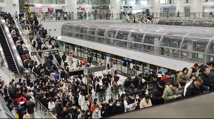 岗厦北地铁站。