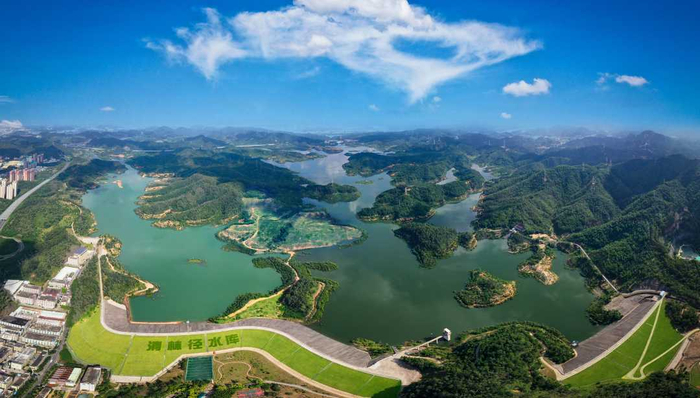 图为远眺龙岗区清林径水库。何兆平摄