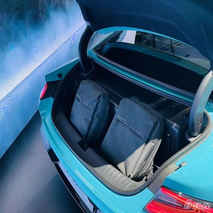 ▲小米SU7后备箱