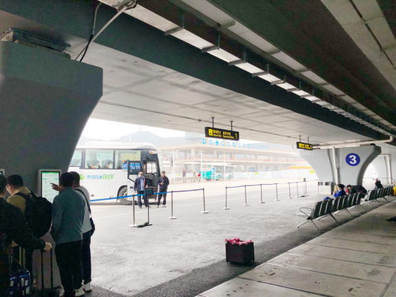 ▲前行40米右侧到达