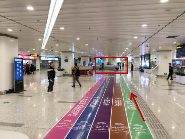 ▲到达机场大巴售票处购票