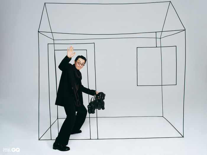 黑色休闲西服 黑色长裤 均为Giorgio Armani