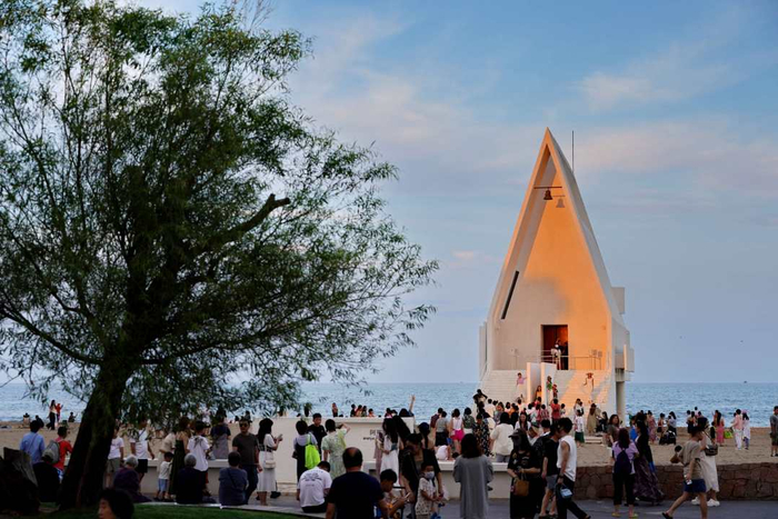 建造在河北省秦皇岛市北戴河新区海岸线上的阿那亚社区文艺范十足。李铎摄