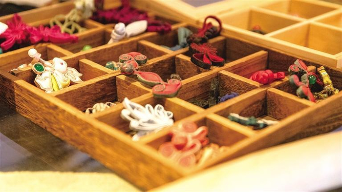 新中式服装配饰（3月13日摄）。