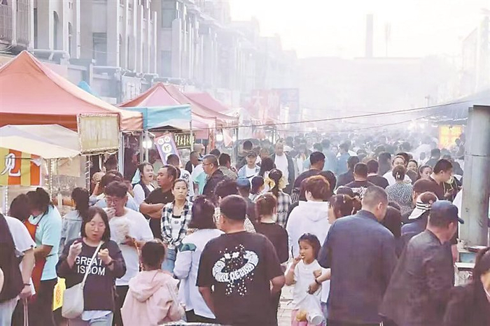     勃利地摊的烟火气。