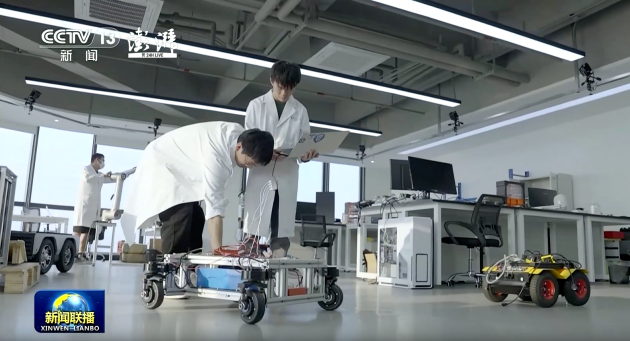 　图片来源：2024.2.22《新闻联播》——【戴盟机器人】研发测试现场