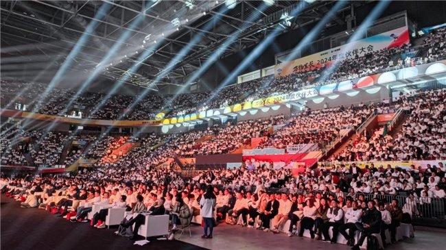 零食很忙×赵一鸣零食2024年度伙伴大会