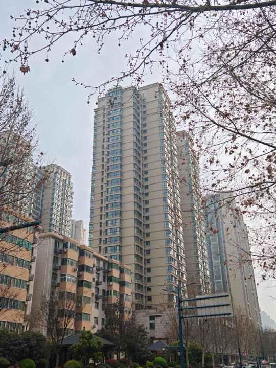 “高收低租”套路租户和房东 郑州对3家房产中介立案调查