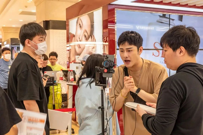 朱梓骁直播。图 / 视觉中国