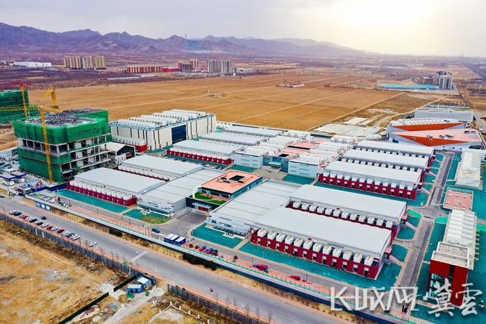 怀来县秦淮数据新媒体大数据产业基地。长城网·冀云客户端记者 熊睿琦 摄