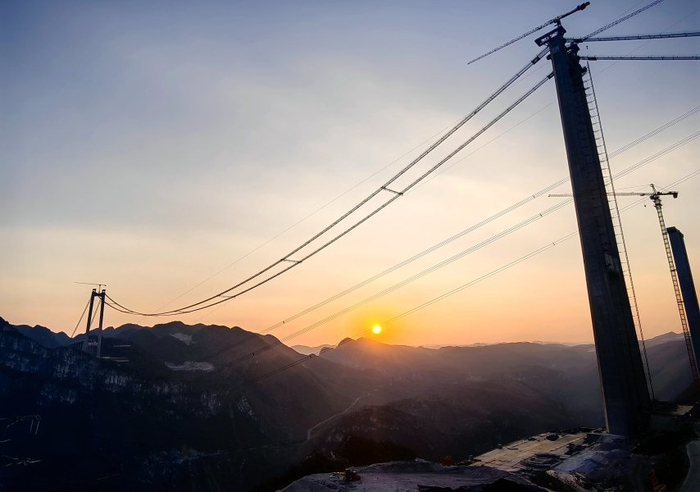建设中的花江峡谷大桥