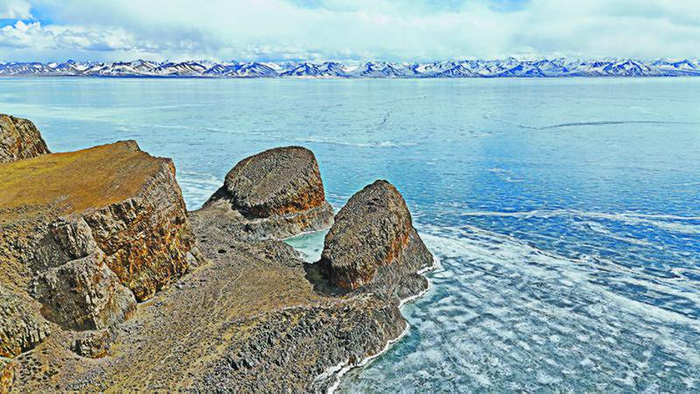 图为冬季纳木错。（航拍图）记者赵书彬摄