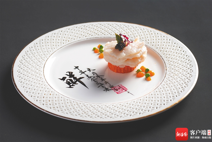 　　蟹黄汁烩玻璃虎虾球。三亚海棠湾天房洲际度假酒店供图