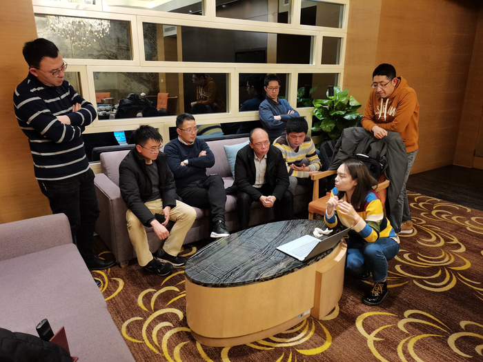 祝颂松团队与省内科技企业讨论研发场景