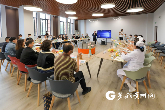 贵州工商职业学院“9624”学生事务服务平台组织学校相关部门开展座谈。受访者供图