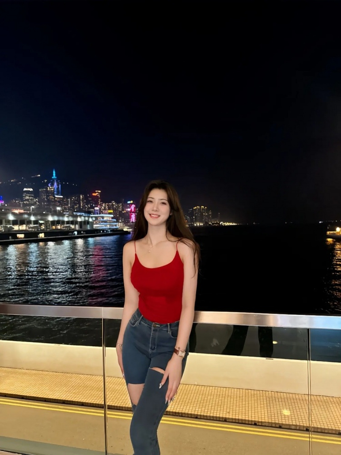 多图预警！卓识晒照游玩中国香港 自由驾驭各种穿搭风格|中国女篮|女篮|厦门|白鹭|季后赛_手机新浪网