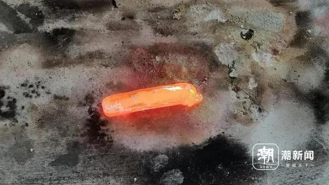 熔化的黄金，红中透黄。潮新闻实习生 蓝昕宇 摄