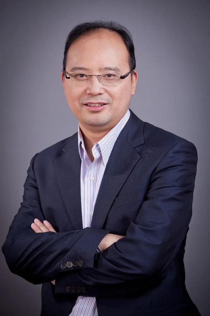 宋华 中国人民大学商学院教授,博士生导师,商务部市场调控专家库专家,中国物流学会副会长
