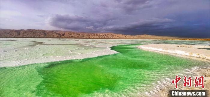 图为翡翠湖。赵凛松 摄