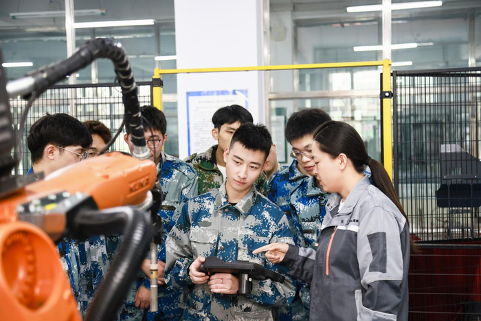 "血统"纯正,强势就业,这所新工科强校何以成为"工程师摇篮"?_新浪新闻