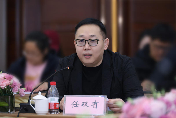 本剧总制片人、出品人、贰零壹陆影视总裁任双有。