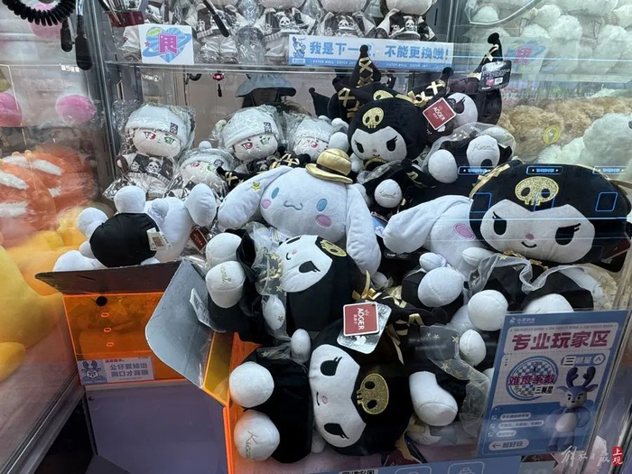 “正版”娃娃通常有完整的授权标签