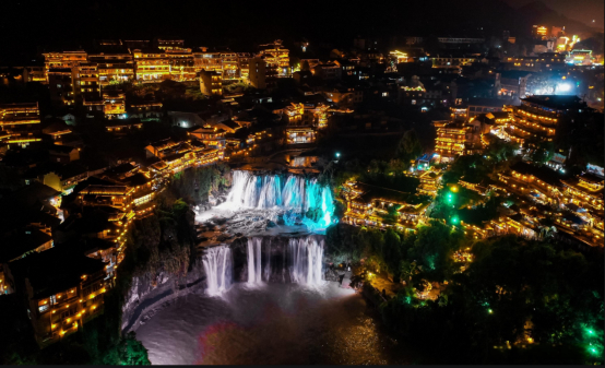 图：芙蓉镇光影秀