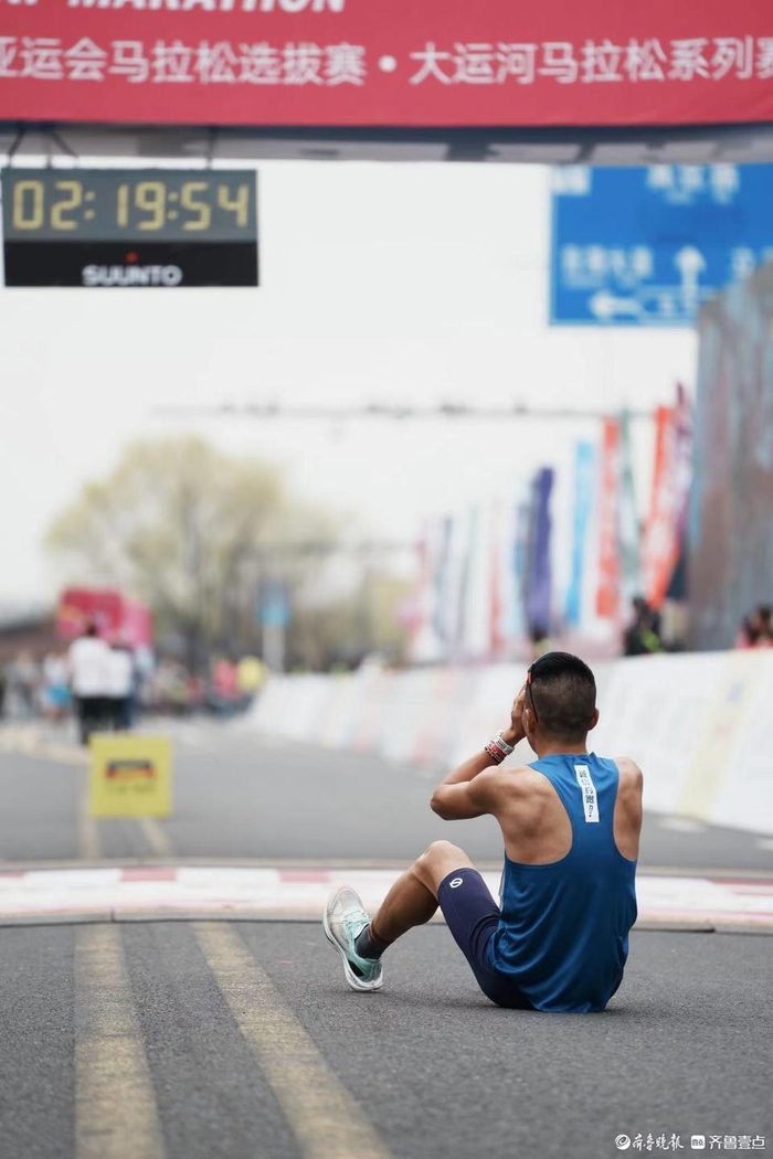 2023年无锡马拉松  王连正以2小时19分27秒的成绩冲线  受访者提供