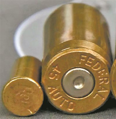 资料图片子弹分类有多种方法,如果按击针或击锤撞击子弹底部的具体