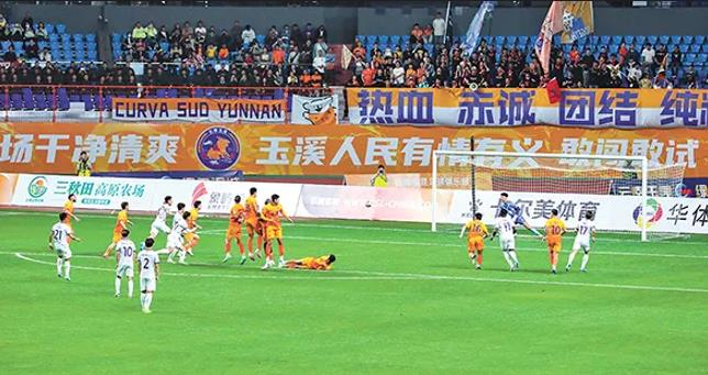 3月23日，云南玉昆队3比0战胜黑龙江冰城队，取得联赛两连胜的战绩。邓星瑞 摄