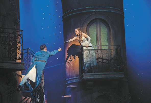 《罗密欧与朱丽叶》剧照。九维文化供图