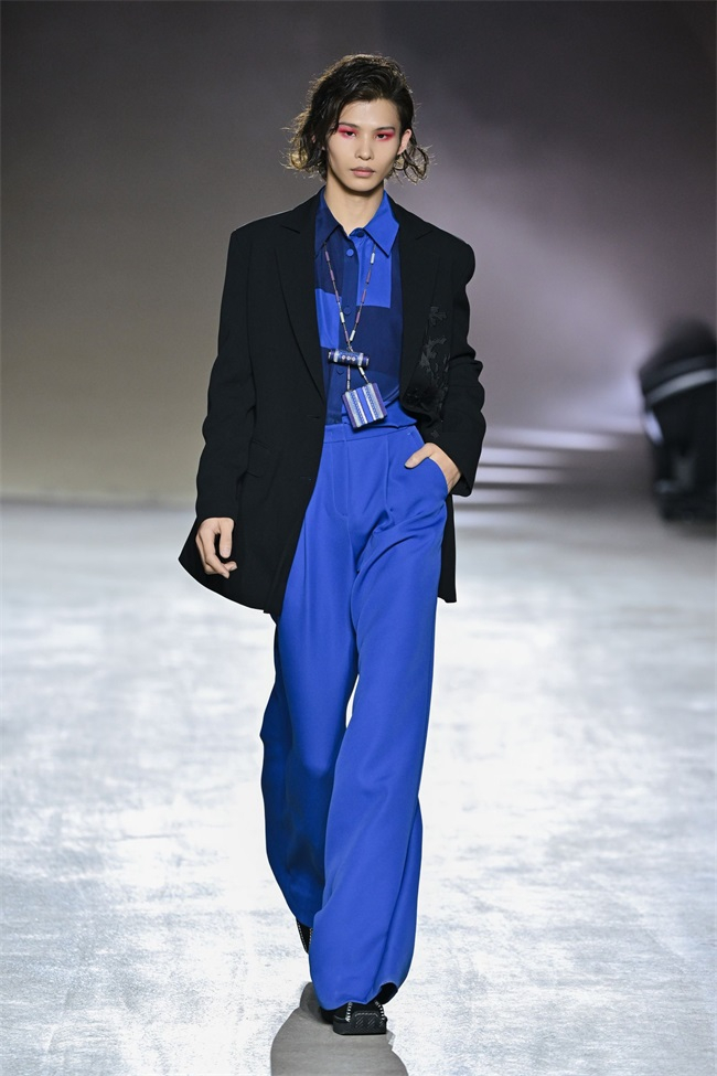 高髻之美融汇东西雅韵,海外归来hui大秀闪耀深圳·米兰双城时尚周_新