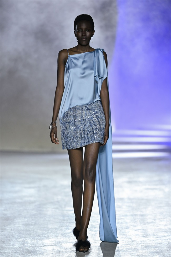 高髻之美融汇东西雅韵,海外归来hui大秀闪耀深圳·米兰双城时尚周_新