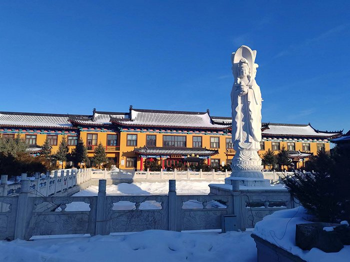 长白山历史文化园里“地广人稀”的泰安寺，来源：界面新闻记者摄