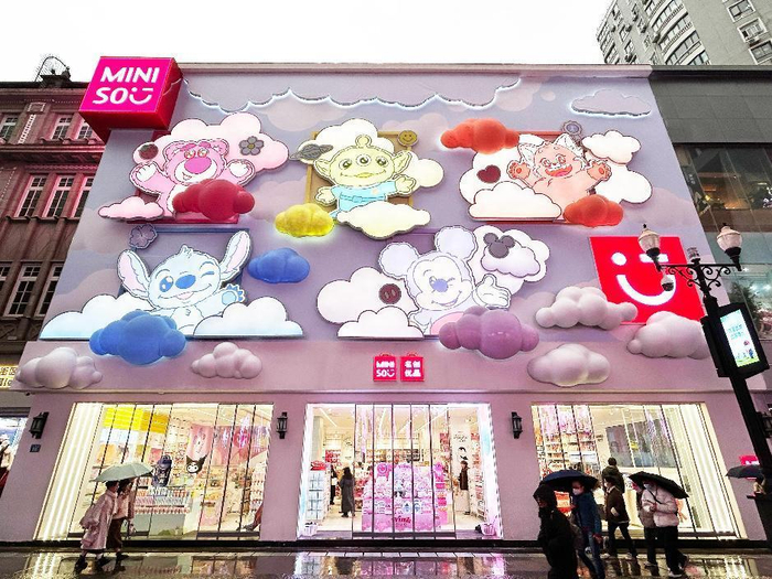 迪士尼ip加持,名创优品miniso江汉路店打造梦幻购物空间|名创优品