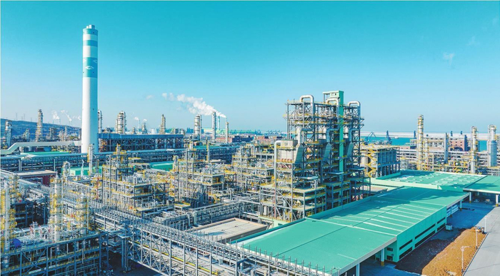         即将全面投产的恒力新材料科创园。孙鹏伟　　摄