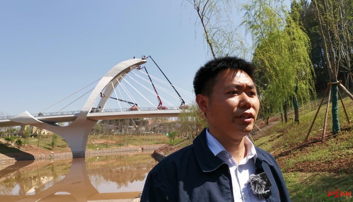 ▲成都设计咨询集团·市市政院世园会桥梁设计负责人杜攀