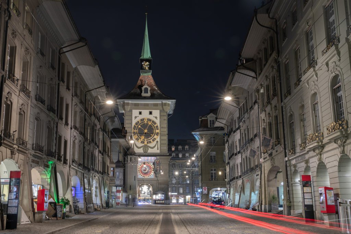 1月14日在瑞士伯尔尼拍摄的时钟塔。图据新华社