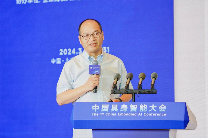 图为腾讯首席科学家张正友发言