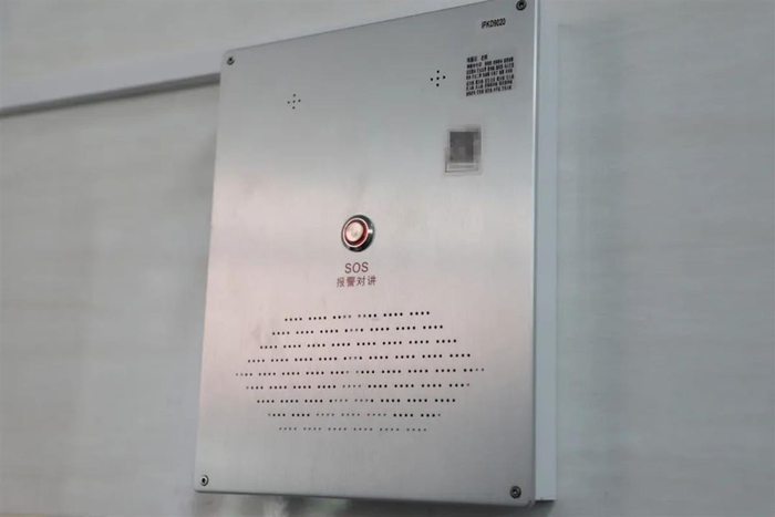 ▲相应的报警装置。图据海峡教育报