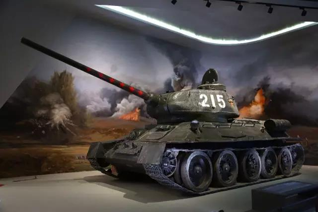 215号坦克（图据中国人民革命军事博物馆）