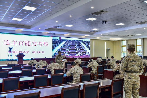 连主官能力考核。刘威猛 摄