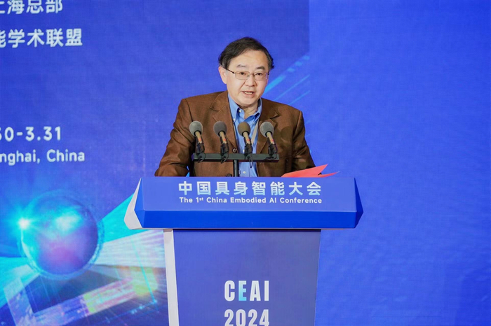 图为中国工程院院士、CAAI监事长、同济大学教授蒋昌俊致辞