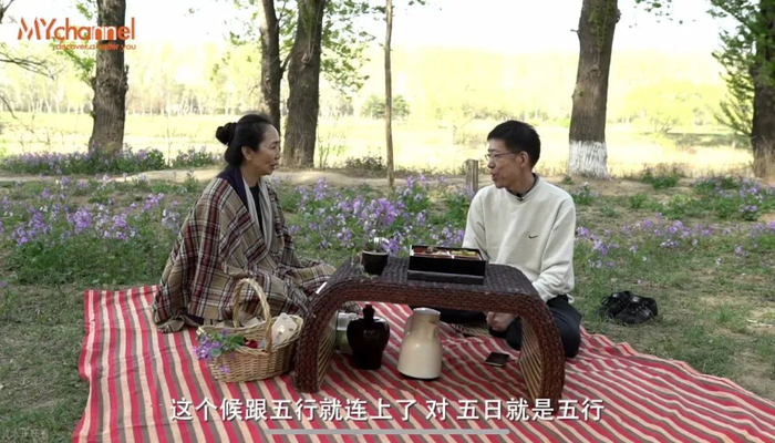 左为主持人，右为张洪钧副教授